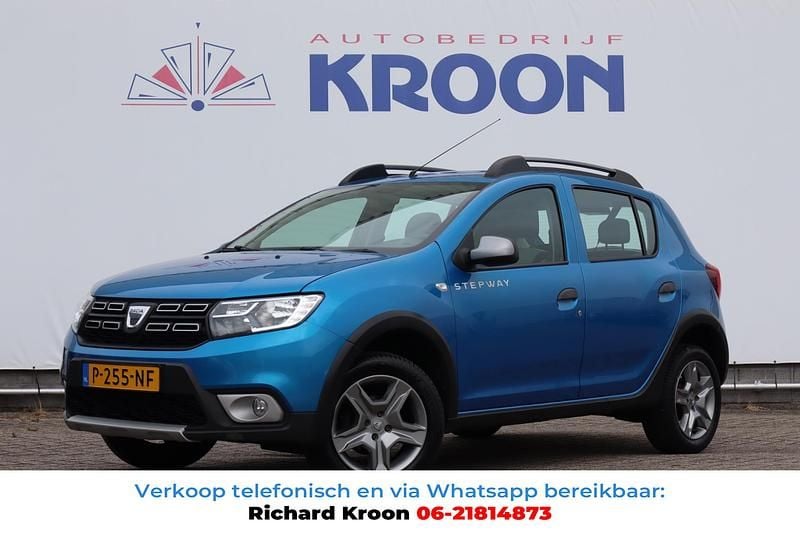 Blauw Gebruikt 2017 Dacia Sandero Lauréate Hatchback | € 8.950 (Eerlijke prijs) - Afbeelding 1/4