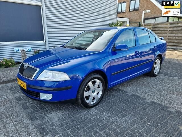 Blauw Gebruikt 2008 Skoda Octavia Ambiente Hatchback | € 2.350 (Eerlijke prijs) - Afbeelding 1/4