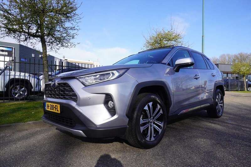 Grijs, metallic lak Gebruikt 2020 Toyota RAV4 Hybrid Executive SUV | € 36.945 (Eerlijke prijs) - Afbeelding 1/4