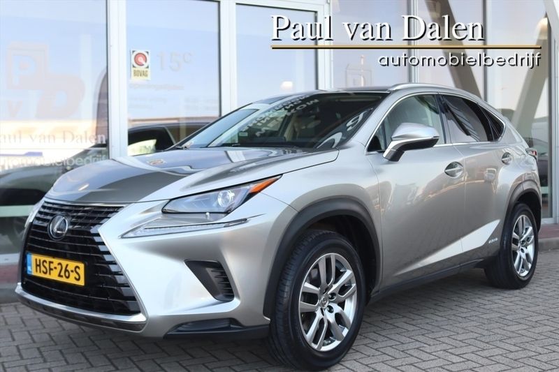 Grijs Gebruikt 2020 Lexus NX300h Business Edition SUV | € 35.795 (Goede deal) - Afbeelding 1/4