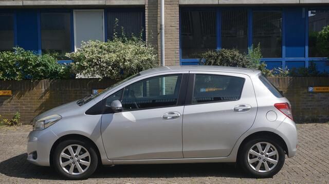 Grijs Gebruikt 2014 Toyota Yaris Trend Hatchback | € 4.450 (Iets duurder) - Afbeelding 1/4