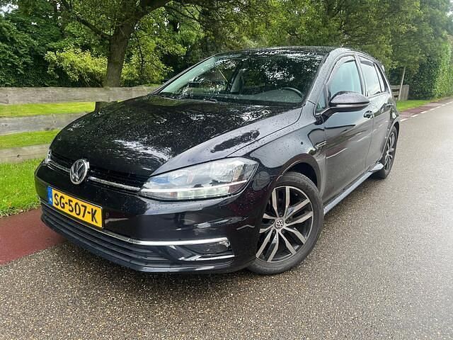 Zwart, metallic lak Gebruikt 2018 VW Golf VII Comfortline Hatchback | € 12.950 (Duur) - Afbeelding 1/4