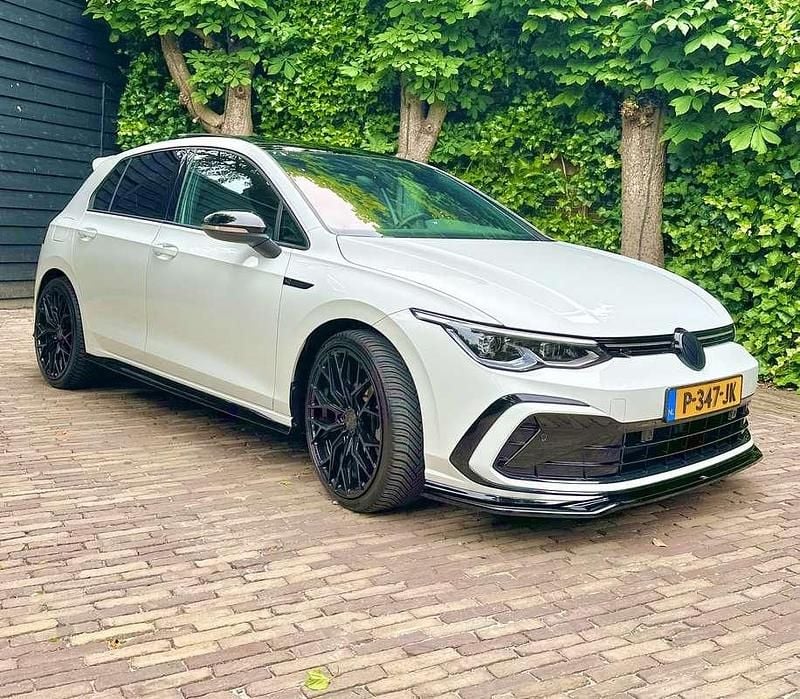 Wit Gebruikt 2021 VW Golf VIII R-line Stationwagen | € 26.000 (Eerlijke prijs) - Afbeelding 1/4