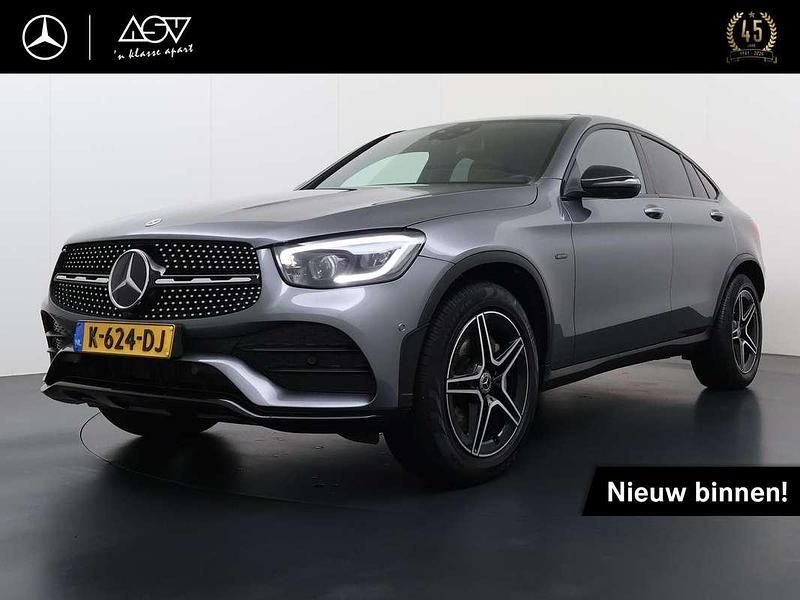 Grijs Occasion 2020 Mercedes GLC300e AMG Line Premium Plus Coupé | € 45.440 (Super prijs) - Afbeelding 1/4