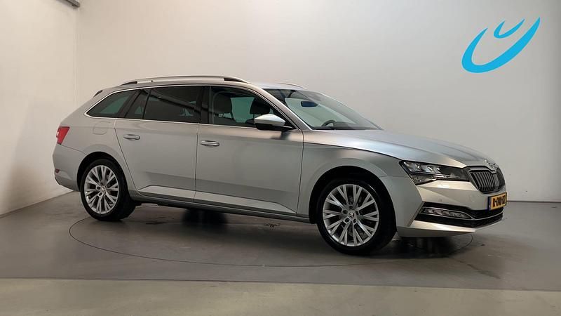 Grijs Gebruikt 2022 Skoda Superb Business Line Stationwagen | € 22.900 (Goede deal) - Afbeelding 1/3