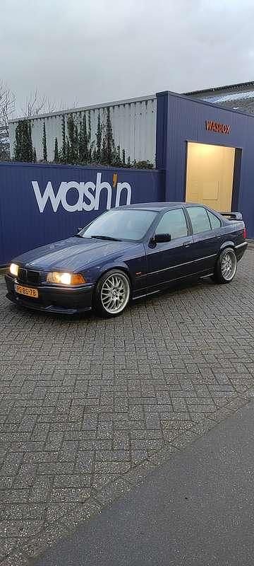 Blauw Gebruikt 1996 BMW 316 Sedan | € 5.950 - Afbeelding 1/4