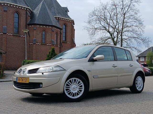 Beige Gebruikt 2006 Renault Mégane II Hatchback | € 1.799 (Eerlijke prijs) - Afbeelding 1/4