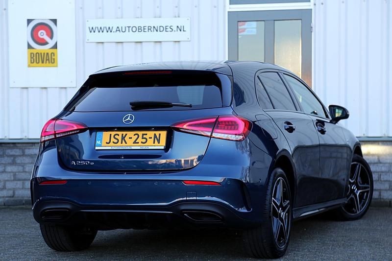 Occasion Mercedes A250 AMG line 218 PK (160 kW) 2021 Blauw Hatchback