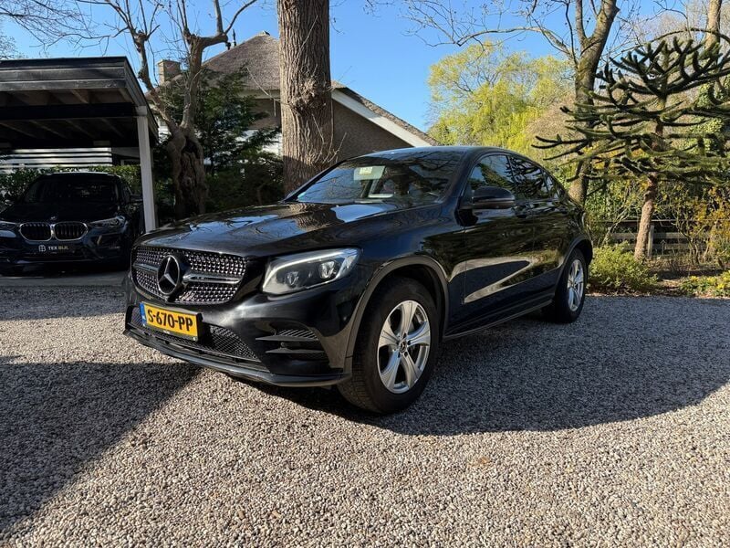 Zwart Gebruikt 2018 Mercedes GLC250 AMG Line Premium Plus Coupé | € 37.940 (Goede deal) - Afbeelding 1/4
