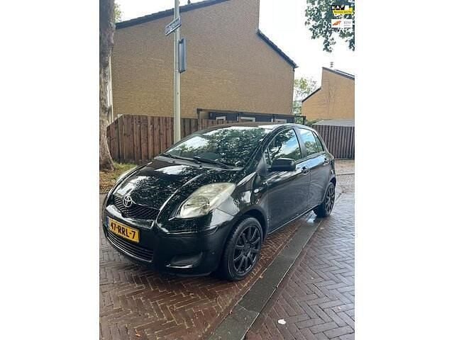 Zwart Gebruikt 2011 Toyota Yaris Hatchback | € 2.749 (Goede deal) - Afbeelding 1/4