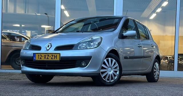 Grijs Gebruikt 2006 Renault Clio II Dynamique Hatchback | € 1.494 (Goede deal) - Afbeelding 1/3