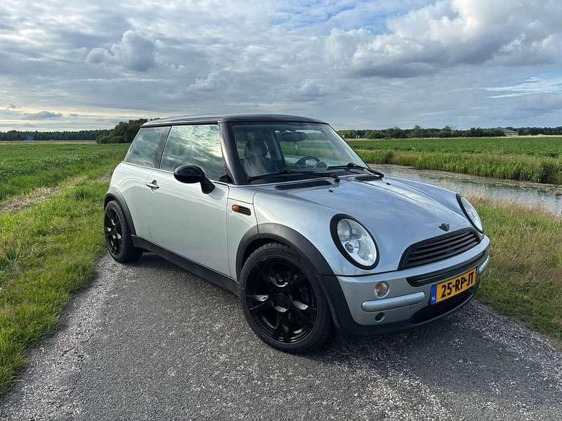 Grijs Gebruikt 2002 Mini Cooper Hatchback | € 1.490 (Iets duurder) - Afbeelding 1/4