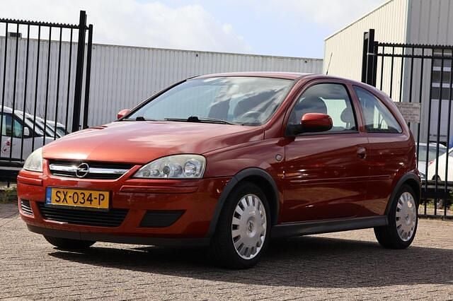 Rood Gebruikt 2006 Opel Corsa Essentia Hatchback | € 1.650 (Goede deal) - Afbeelding 1/4