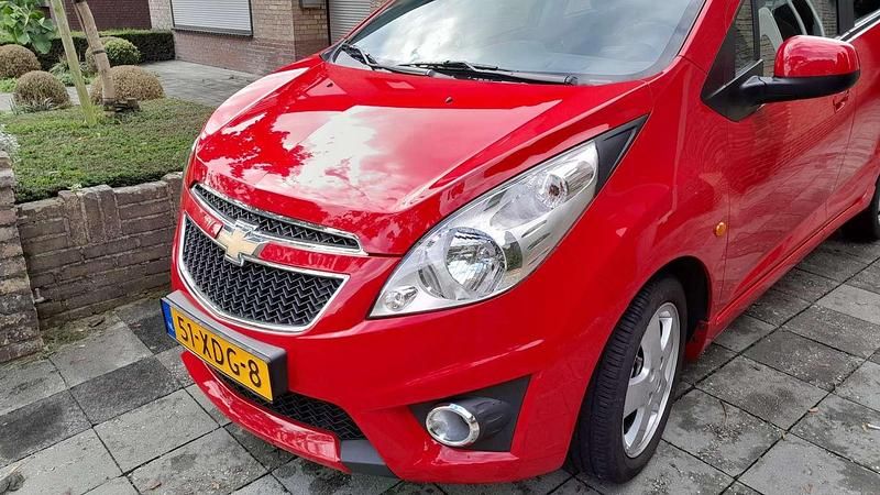 Rood Occasion 2012 Chevrolet Spark LTZ Hatchback | € 6.800 - Afbeelding 1/4