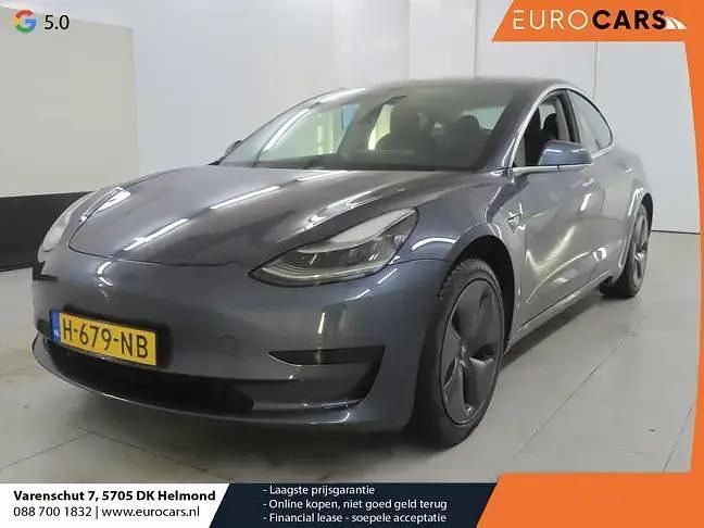 Grijs Gebruikt 2020 Tesla Model 3 Standard Range Sedan | € 20.890 (Eerlijke prijs) - Afbeelding 1/3