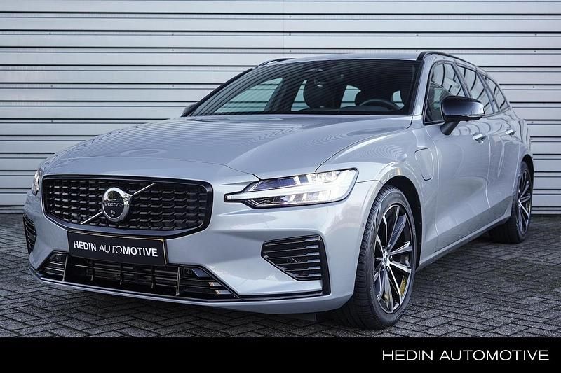 Grijs Occasion 2025 Volvo V60 Plus Stationwagen | € 45.990 (Iets duurder) - Afbeelding 1/4