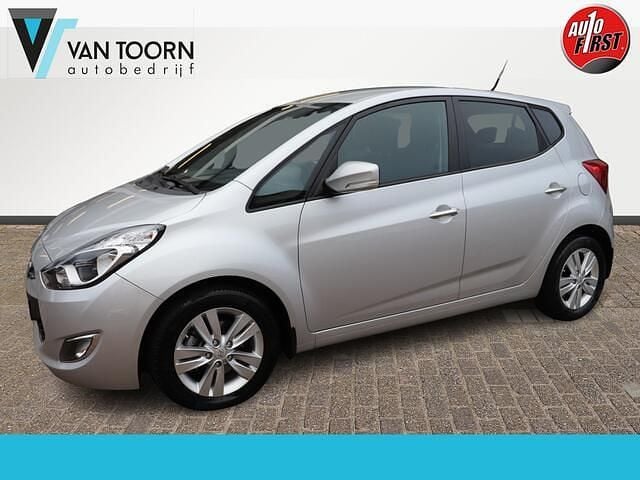 Grijs (metallic) Occasion 2015 Hyundai ix20 GO! Hatchback | € 11.948 (Eerlijke prijs) - Afbeelding 1/4
