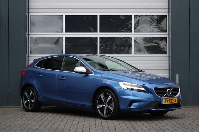Blauw Gebruikt 2019 Volvo V40 R-Design Stationwagen | € 18.950 (Goede deal) - Afbeelding 1/4