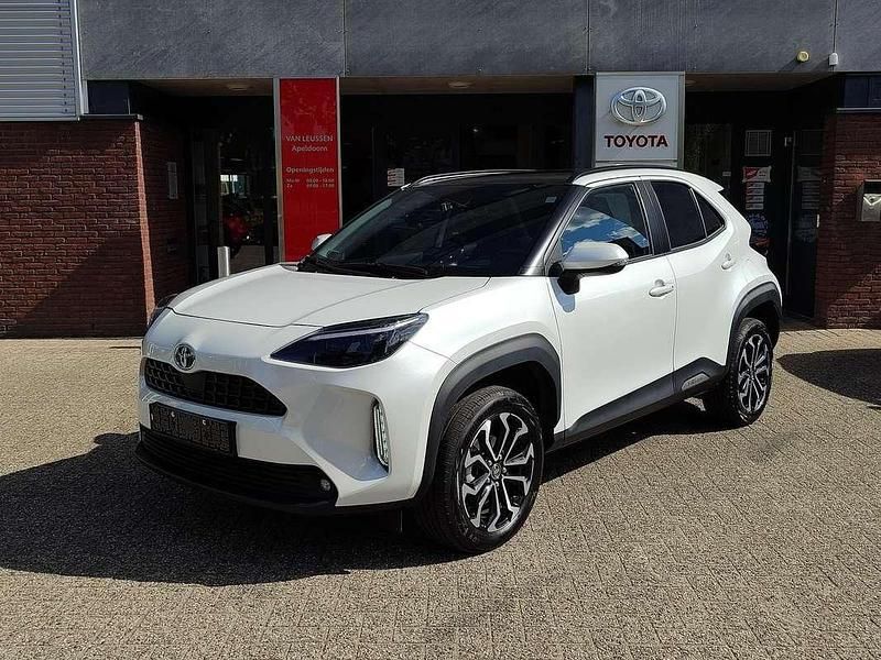 Wit, metallic lak Gebruikt 2024 Toyota Yaris Cross Style SUV | € 29.890 (Eerlijke prijs) - Afbeelding 1/4