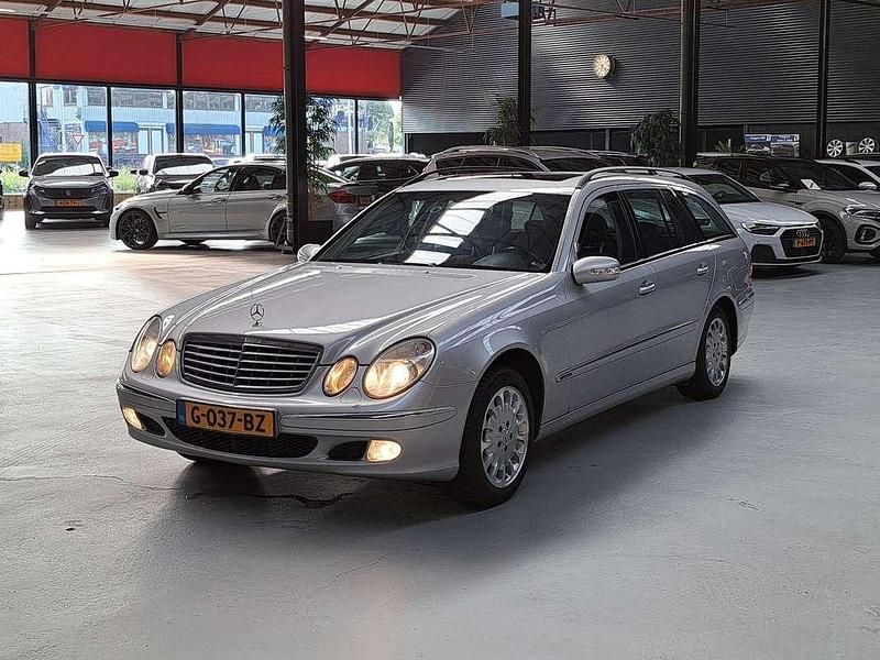 Zilver Gebruikt 2003 Mercedes E240 Classic Stationwagen | € 4.500 (Goede deal) - Afbeelding 1/4