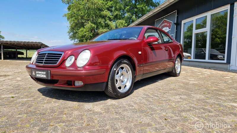 Rood, metallic lak Gebruikt 1998 Mercedes CLK200 Coupé | € 5.450 (Iets duurder) - Afbeelding 1/4