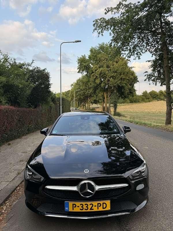 Zwart Gebruikt 2022 Mercedes CLA180 Luxury Sedan | € 28.500 (Eerlijke prijs) - Afbeelding 1/4