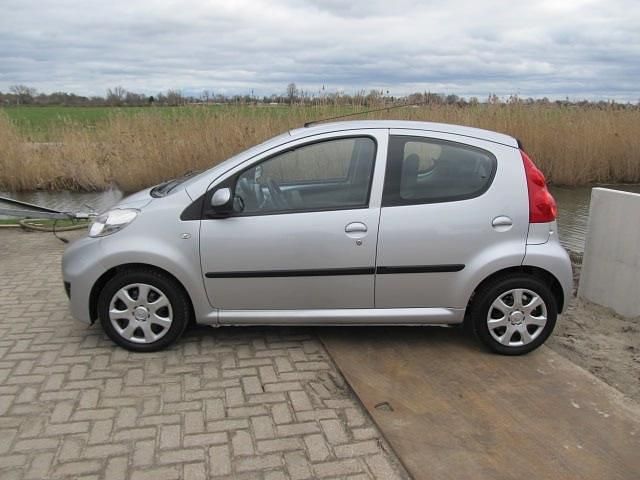 Occasion Peugeot 107 68 PK (50 kW) 2011 Grijs Hatchback