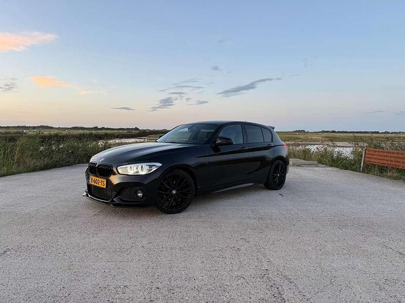 Zwart Gebruikt 2015 BMW 118 M Sport Hatchback | € 13.450 (Iets duurder) - Afbeelding 1/4