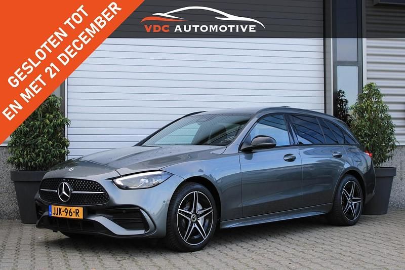Grijs Gebruikt 2023 Mercedes C300 AMG Stationwagen | € 38.950 (Eerlijke prijs) - Afbeelding 1/4