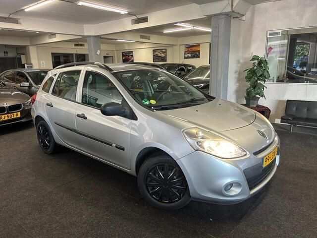 Grijs Gebruikt 2010 Renault Clio GrandTour Stationwagen | € 1.995 (Goede deal) - Afbeelding 1/4