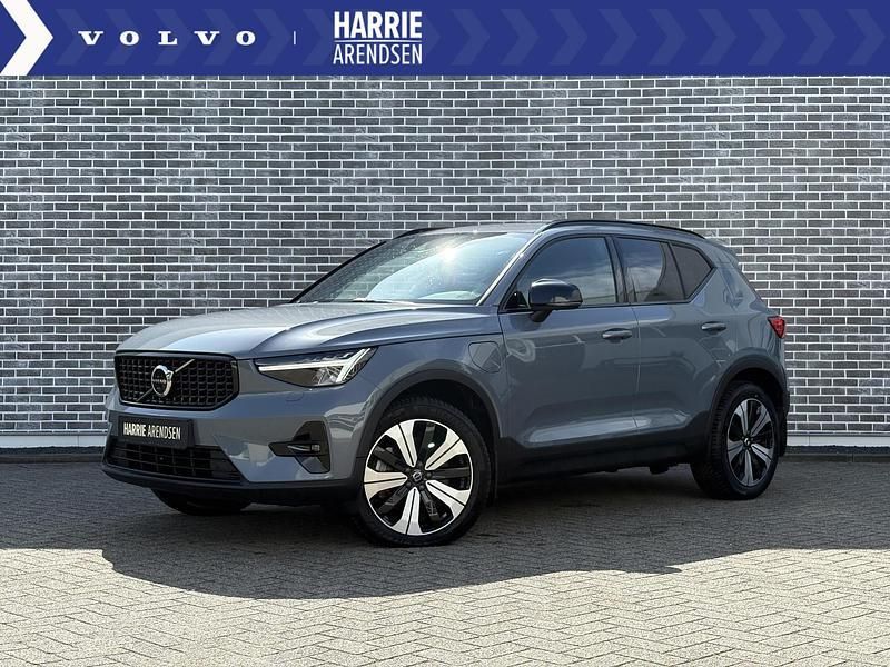 Grijs Gebruikt 2023 Volvo XC40 Plus SUV | € 38.194 (Eerlijke prijs) - Afbeelding 1/4