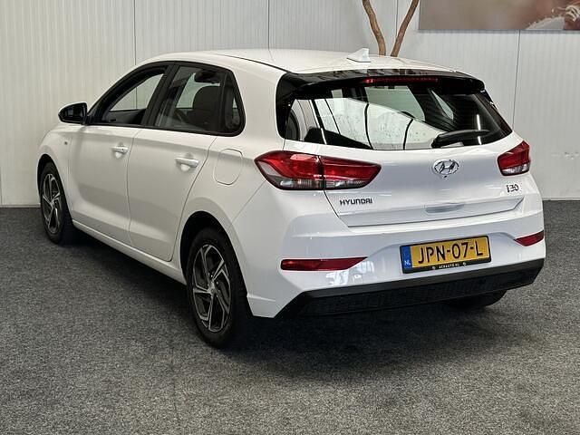 Occasion Hyundai i30 Comfort 120 PK (88 kW) 2023 Wit (metallic) Hatchback
