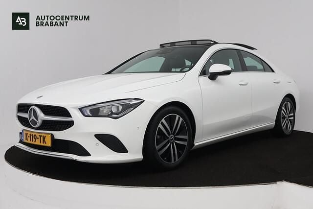 Wit Gebruikt 2021 Mercedes CLA200 Business Sedan | € 25.945 (Super prijs) - Afbeelding 1/4