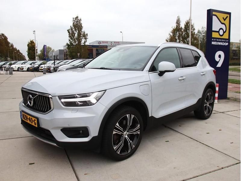 Wit Gebruikt 2021 Volvo XC40 Inscription SUV | € 28.949 (Goede deal) - Afbeelding 1/4