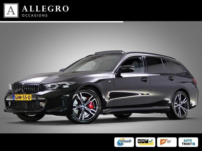 Zwart Gebruikt 2024 BMW 320 Stationwagen | € 44.945 (Duur) - Afbeelding 1/4