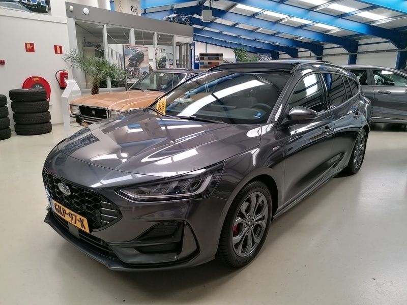 Grijs Gebruikt 2023 Ford Focus ST-Line X Stationwagen | € 28.450 (Iets duurder) - Afbeelding 1/4