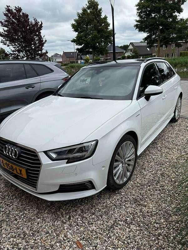 Wit Gebruikt 2017 Audi A3 Hatchback | € 18.500 (Eerlijke prijs) - Afbeelding 1/4