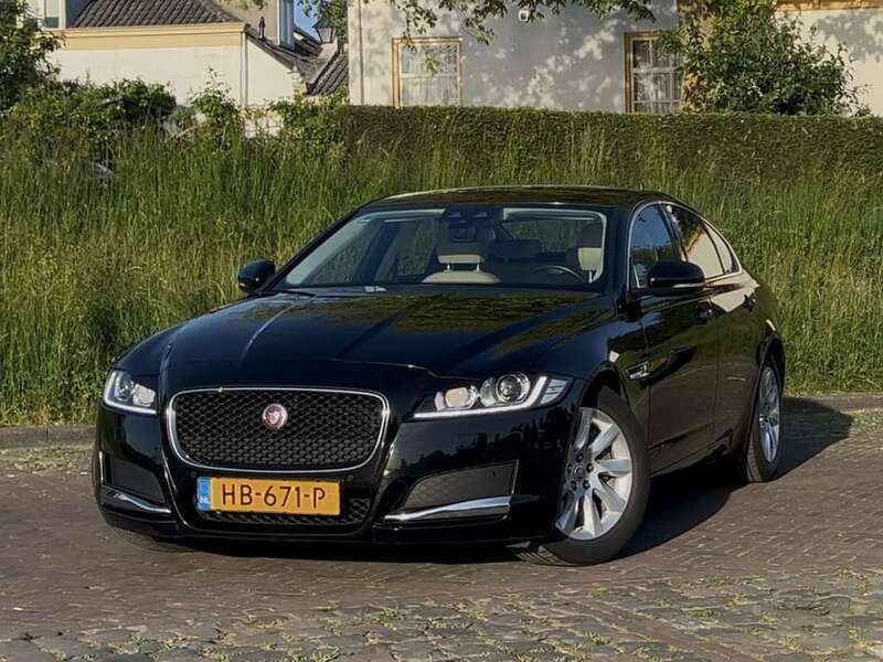 Zwart Gebruikt 2015 Jaguar XF Portfolio Sedan | € 15.900 (Eerlijke prijs) - Afbeelding 1/4