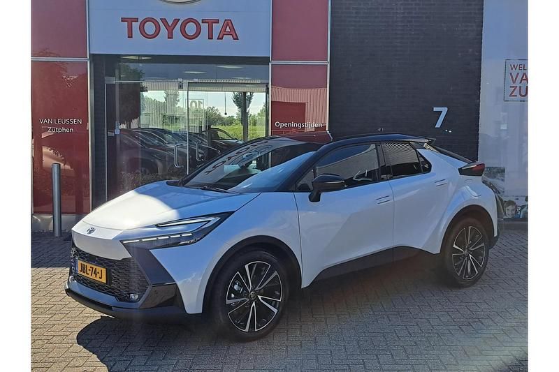 Wit Nieuw 2025 Toyota C-HR Executive SUV | € 45.499 - Afbeelding 1/1
