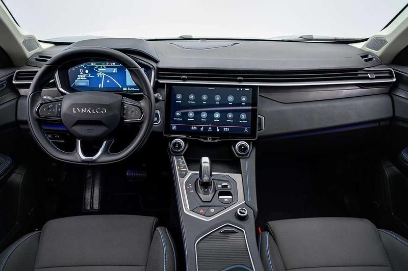 Blauw, metallic lak Gebruikt 2023 Lynk & Co 01 SUV | € 25.600 (Goede deal) - Afbeelding 1/1