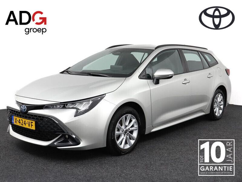 Grijs Gebruikt 2024 Toyota Corolla Hybrid Active Stationwagen | € 28.900 - Afbeelding 1/4
