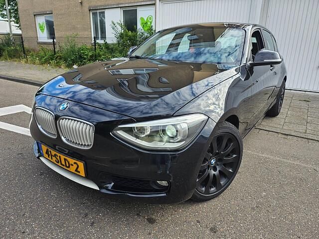 Zwart Gebruikt 2011 BMW 116 Sport Line Hatchback | € 3.750 (Eerlijke prijs) - Afbeelding 1/4