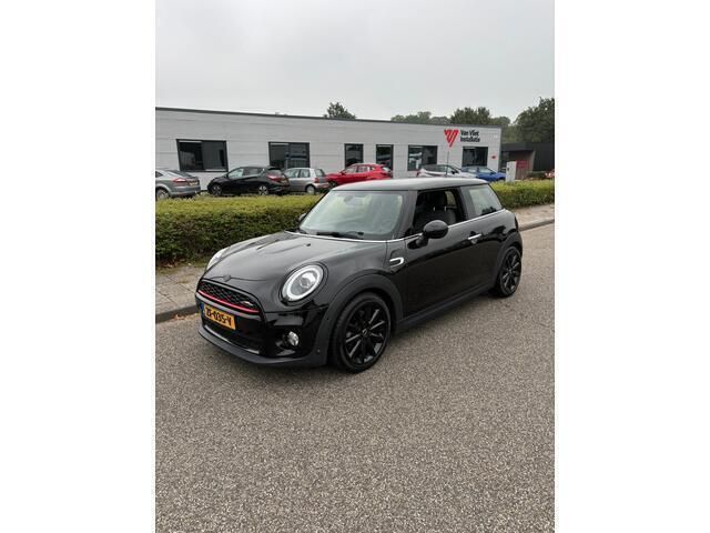 Zwart Gebruikt 2019 Mini Cooper Chili Hatchback | € 22.999 (Iets duurder) - Afbeelding 1/4