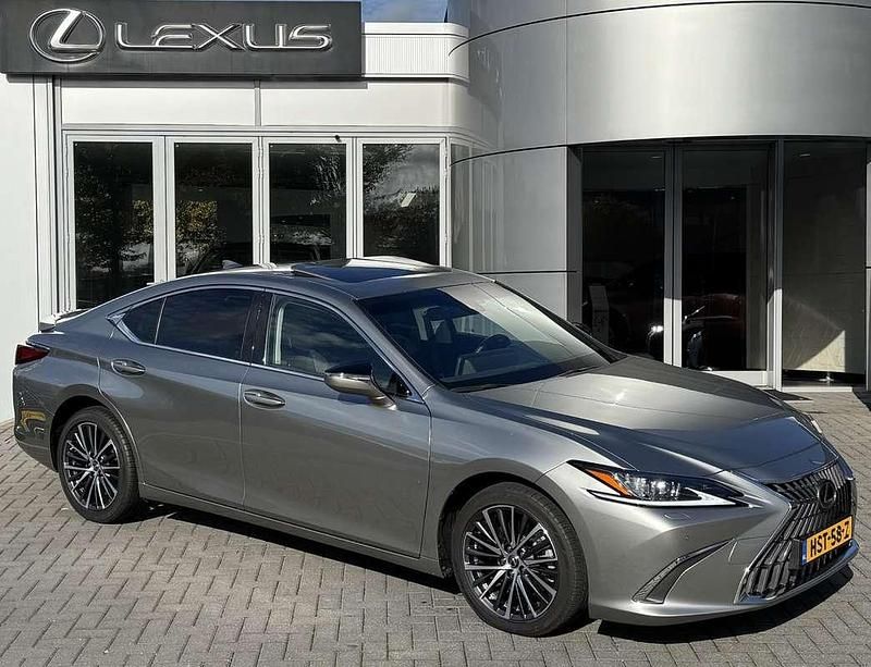 Grijs Gebruikt 2023 Lexus ES300 Business Edition Sedan | € 42.900 (Goede deal) - Afbeelding 1/4