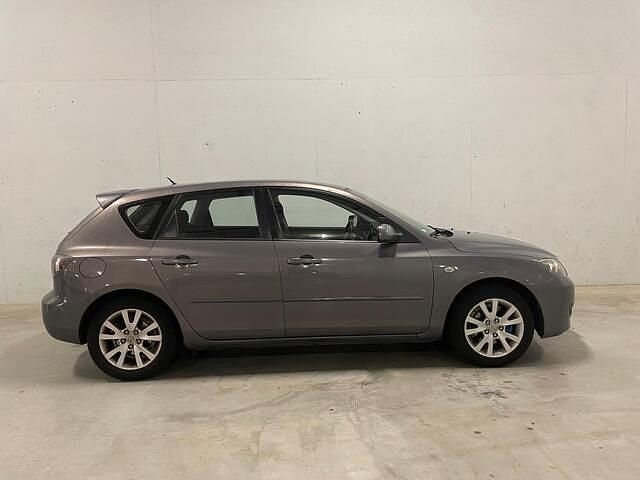 Grijs Gebruikt 2007 Mazda 3 Touring Hatchback | € 2.895 (Eerlijke prijs) - Afbeelding 1/4