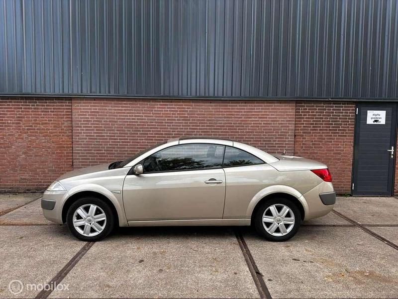 Occasion Renault Mégane Cabriolet Authentique 113 PK (83 kW) 2005 Goud Cabriolet