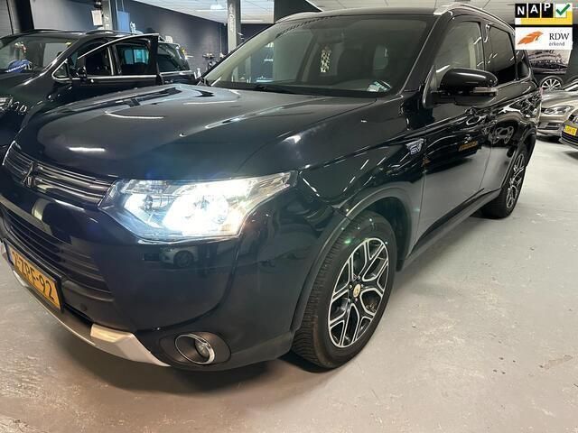 Zwart Gebruikt 2015 Mitsubishi Outlander Edition SUV | € 9.950 (Eerlijke prijs) - Afbeelding 1/4