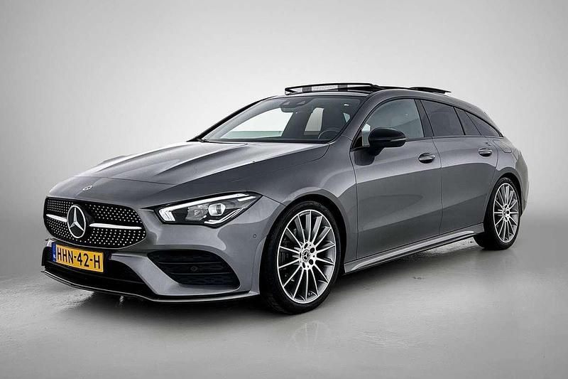 Grijs Gebruikt 2021 Mercedes CLA180 Shooting Brake AMG Stationwagen | € 28.995 (Eerlijke prijs) - Afbeelding 1/3