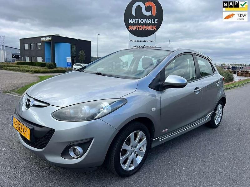 Grijs Gebruikt 2011 Mazda 2 Hatchback | € 1.999 (Eerlijke prijs) - Afbeelding 1/4