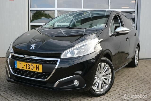 Zwart Gebruikt 2018 Peugeot 208 Allure Hatchback | € 8.900 (Goede deal) - Afbeelding 1/4